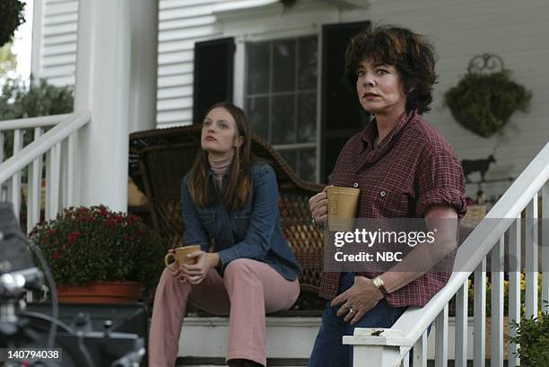 Disaster Relief" Episode 6 -- Aired -- Pictured: Elisabeth Moss as Zoey Bartlet, Stockard Channing as Abbey Bartlet -- Photo by: NBCU Photo Bank