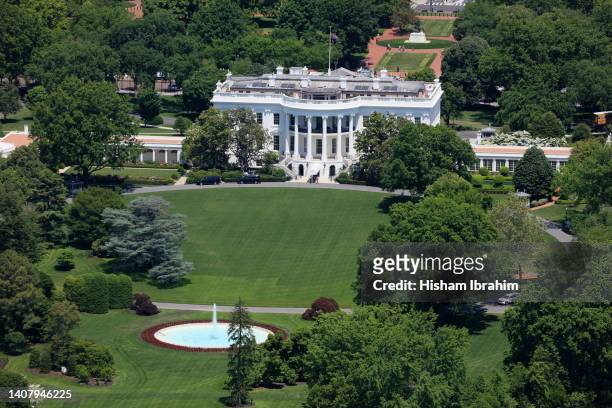 aerial view of the white house and lafayette square, washington dc, usa. - lafayette square fotografías e imágenes de stock