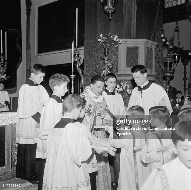 First Communion Italy Photos and Premium High Res Pictures - Getty Images