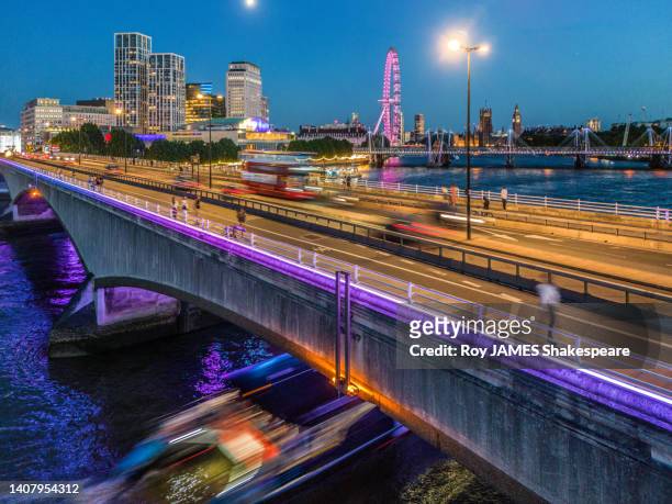 waterloo bridge, london  at night from a  drone perspective - roy james shakespeare stock pictures, royalty-free photos & images