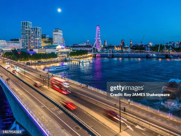 waterloo bridge, london  at night from a  drone perspective - roy james shakespeare stock pictures, royalty-free photos & images