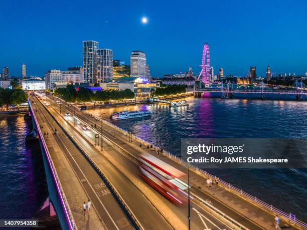 waterloo bridge, london  at night from a  drone perspective - roy james shakespeare stock pictures, royalty-free photos & images