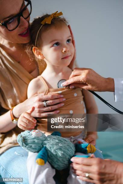 portrait of a adorable girl getting her lungs checked with a stethoscope - lunga bildbanksfoton och bilder