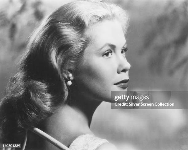 Headshot of Elizabeth Montgomery , US actress, in profile, looking toward the right of the image, in a studio portrait, against a light background,...