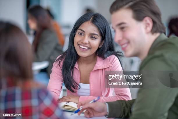 university students studying - indian college stockfoto's en -beelden