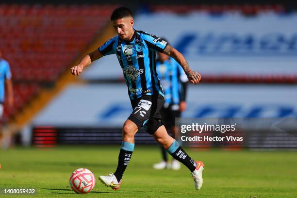 Gabriel Rojas of Queretaro drives the ball during the 2nd round match between Queretaro and Necaxa as part of the Torneo Apertura 2022 Liga MX at La...