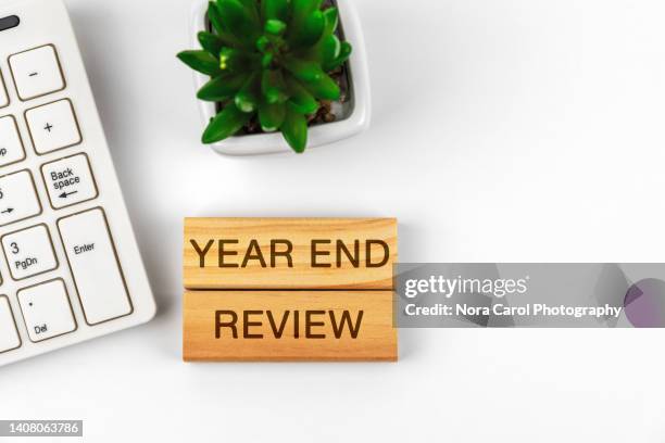 year end review text on wood block - annual musicares person of the year stockfoto's en -beelden