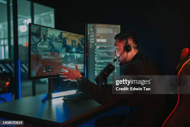 Host Streamer Enthusiastic Presenter Photos and Premium High Res Pictures - Getty Images