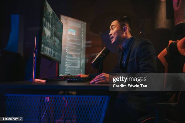 excited asian chinese esports game host streamer online live streaming hosting in game room with voip and instant messaging social platform. - commentator stockfoto's en -beelden