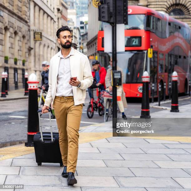 arbeiter der stadt london finden büro - discovery bags walking stock-fotos und bilder