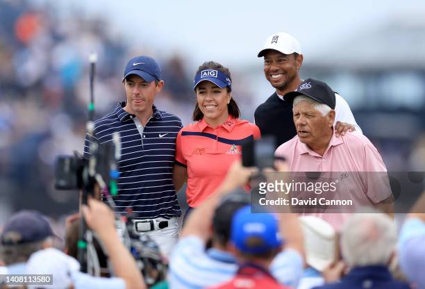 Rory McIlroy of Northern Ireland poses for a photograph with Georgia Hall of England, Lee Trevino and Tiger Woods of The United States during the...