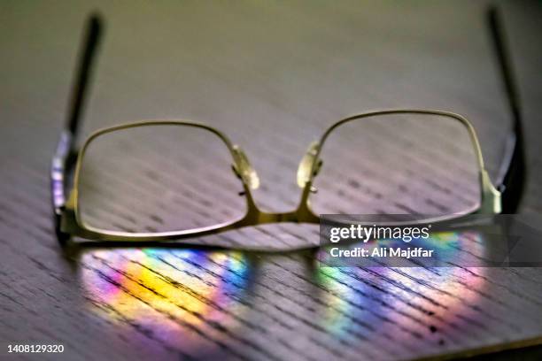 light dispersion - prisma stockfoto's en -beelden