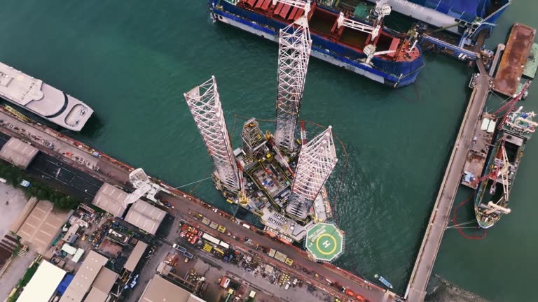 Shipyard Rigs 115 Pipe Under Sea Stock Videos, Footage, & 4K Video Clips - Getty Images