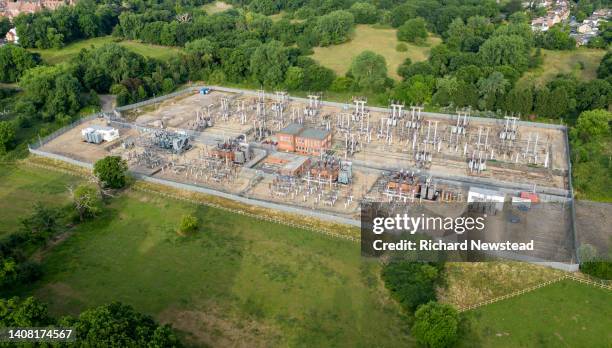 electrical sub-station - serviços essenciais imagens e fotografias de stock