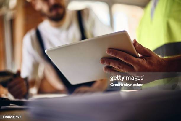 2,127 Home Contractor On Computer Stock Photos, High-Res Pictures, and ...