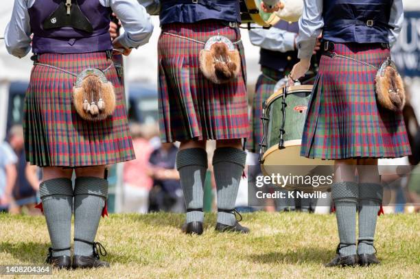 highland pipe band - perth escócia imagens e fotografias de stock