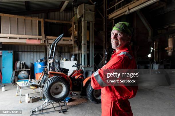 confident on the farm - agricultural-machinery-repairs stock pictures, royalty-free photos & images