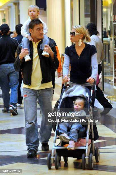 Italian footballer Francesco Totti and his wife Ilary Blasi go shopping at the mall with their sons Cristian and Chanel. Rome , October 10th, 2008