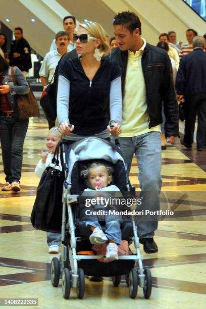 Italian footballer Francesco Totti and his wife Ilary Blasi go shopping at the mall with their sons Cristian and Chanel. Rome , October 10th, 2008