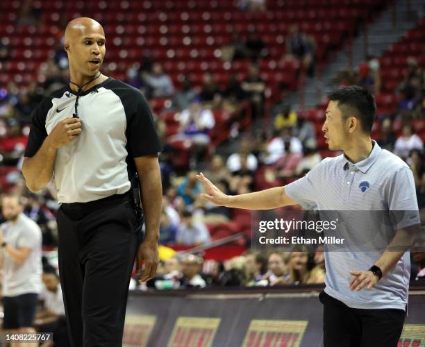 Sports analyst and former NBA player Richard Jefferson talks with head coach Dice Yoshimoto of the New York Knicks as Jefferson officiates the second...