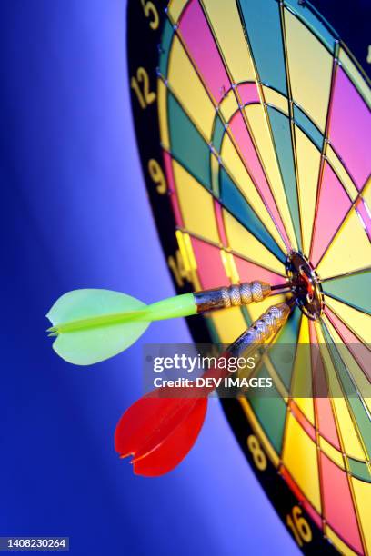 red and green darts  in the bull's- eye - scoring board stock pictures, royalty-free photos & images