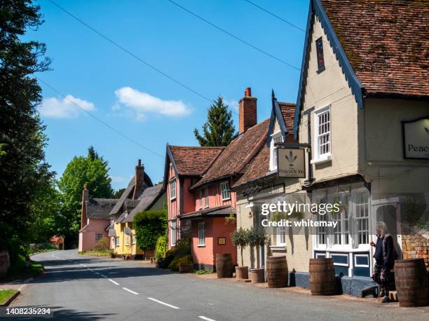 village street in chelsworth, suffolk - suffolk england 個照片及圖片檔