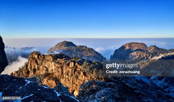 paesaggio montuoso di huangshan al mattino - provincia di anhui foto e immagini stock