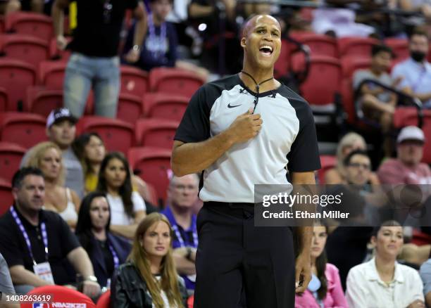 Sports analyst and former NBA player Richard Jefferson officiates the second quarter of a game between the New York Knicks and the Portland Trail...