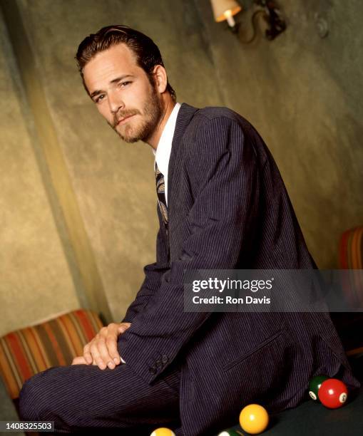 American actor Luke Perry , poses for a portrait circa 1998 in Los Angeles, California.