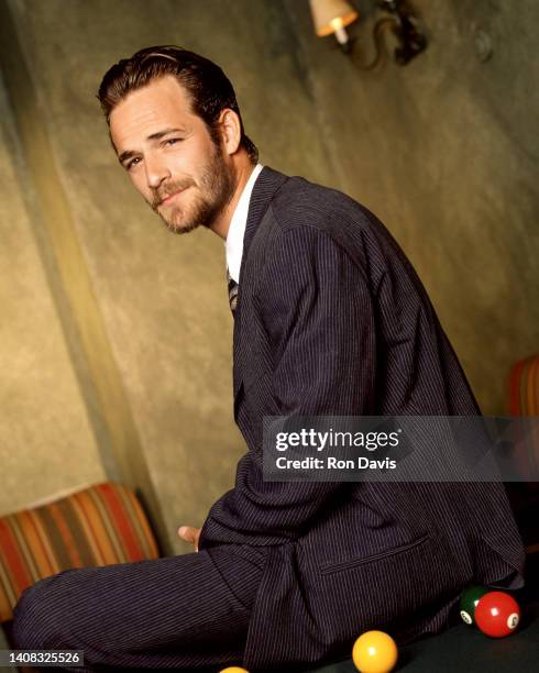 American actor Luke Perry , poses for a portrait circa 1998 in Los Angeles, California.