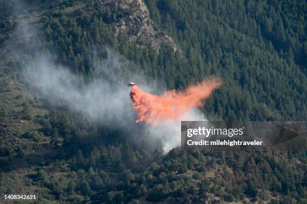 small plane drops fire retardant over smoking snowcreek fire morrison colorado - forest fire plane stock pictures, royalty-free photos & images