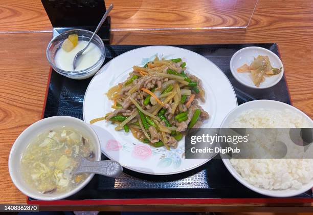 shredded beef stir fried with garlic scapes and shredded bamboo shoots, chuka teishoku - almond jelly stock pictures, royalty-free photos & images