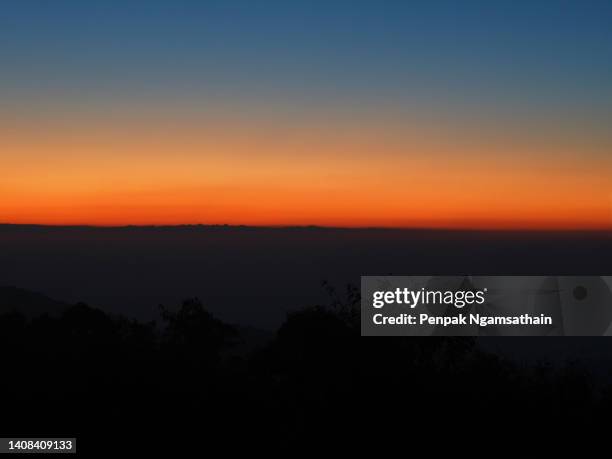 simulate dark shadows - horizon over land stock pictures, royalty-free photos & images