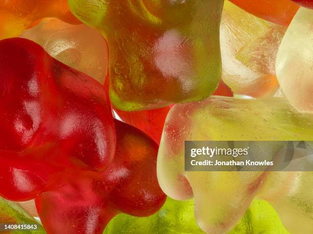 extreme close up gummy bears - gummi bears stockfoto's en -beelden