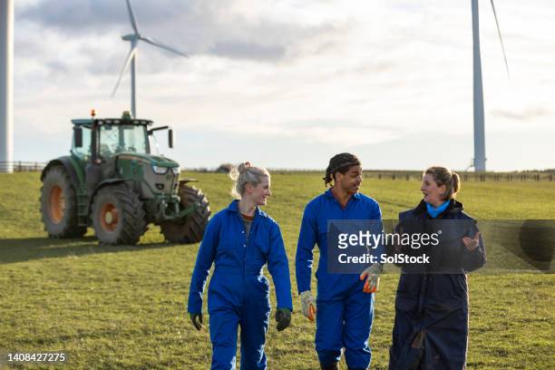 farmhands on the job - green economy stock pictures, royalty-free photos & images