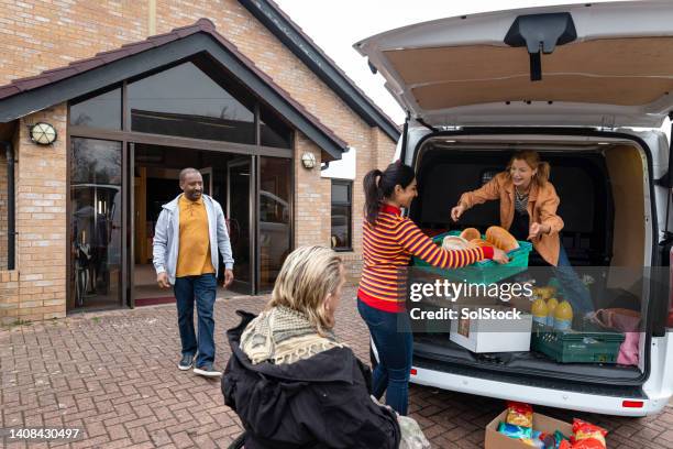 preparing for a food bank - poor service delivery 個照片及圖片檔