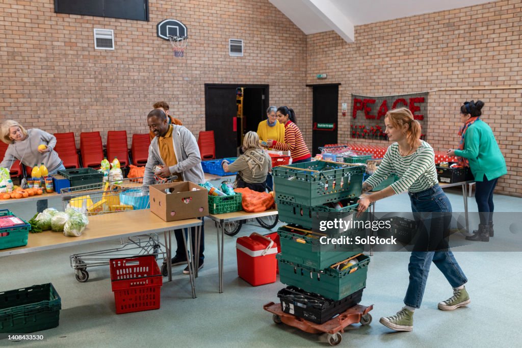Beschäftigt in der Food Bank