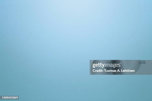 light blue or turquoise textured paper background with light effect. copy space. - blu chiaro foto e immagini stock