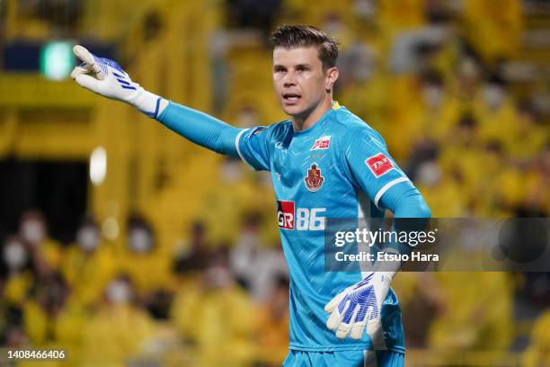 Michell Langerak of Nagoya Grampus in actio during the J.LEAGUE Meiji Yasuda J1 20th Sec. Match between Kashiwa Reysol and Nagoya Grampus at SANKYO...