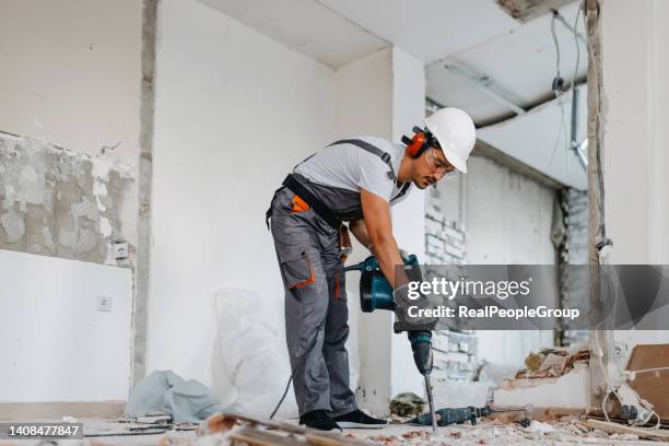 taking out this part next - drill stockfoto's en -beelden