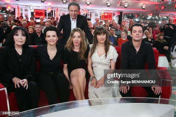 Michel Drucker, Juliette Greco, Juliette Binoche, Sylvie Testud, Camille and Camille Artichaut brother of Juliette Binoche attend Vivement Dimanche...