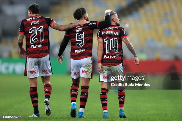 Giorgian de Arrascaeta of Flamengo celebrates after scoring the second goal of his team with teammates Gabriel Barbosa and Pedro during a Copa Do...