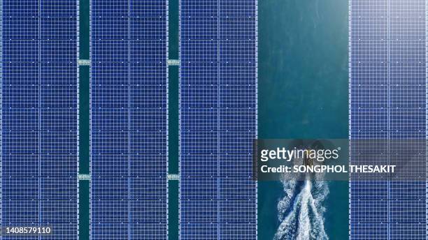 aerial view/solar panel floating in the dam a clean energy source - zonnecellen stockfoto's en -beelden