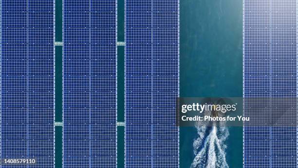 aerial view/solar panel floating in the dam a clean energy source - energi bildbanksfoton och bilder