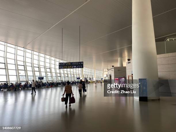 the terminal building of wenzhou longwan airport, zhejiang - wenzhou stock pictures, royalty-free photos & images