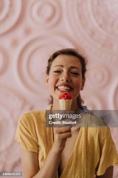 was ist dein lieblingsgeschmack für eiscreme? - gelato stock-fotos und bilder
