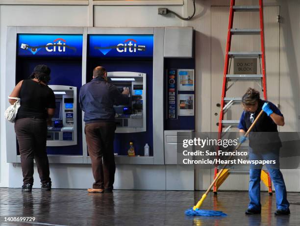 Clean Atm Citibank Atm Photos and Premium High Res Pictures - Getty Images