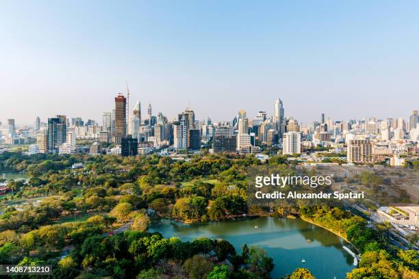 aerial view of bangkok skyline and lumpini park on a sunny day, thailand - bangkok stock-fotos und bilder