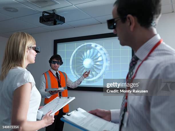 engineers and apprentice in 3d glasses with clipboards in front of  engine on 3d screen - clipboard and glasses imagens e fotografias de stock