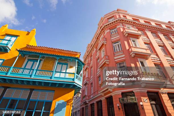 residential buildings in havana, cuba - old havana stock-fotos und bilder